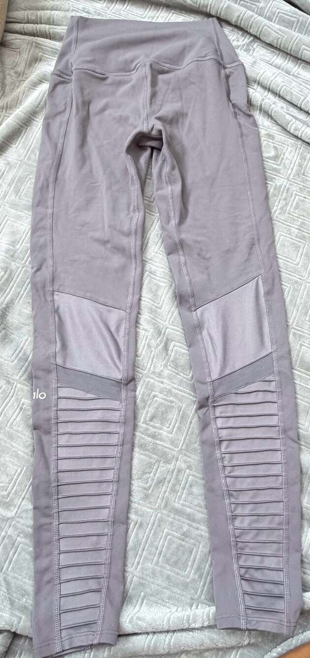 Alo Yoga High-Waist Moto Leggings in Mauve/Dusty Purple
